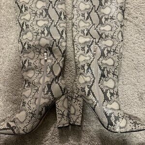 Boots like new worn once
